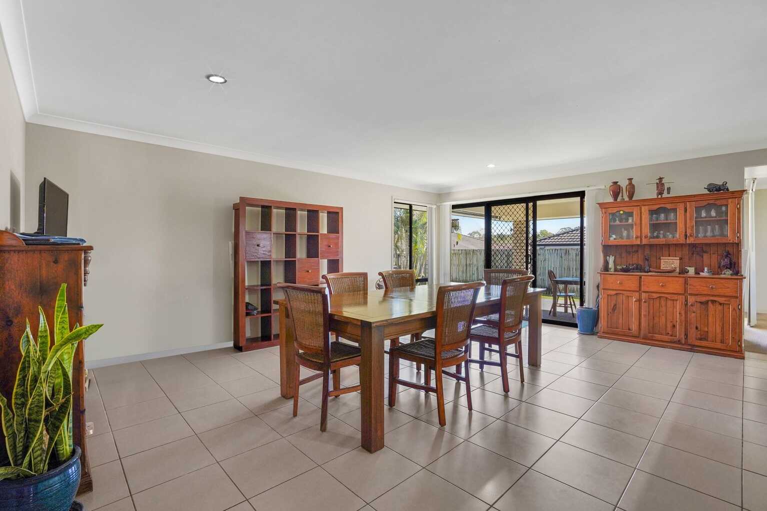 60 Coach Road West Morayfield 60 Coach Road West Morayfield
