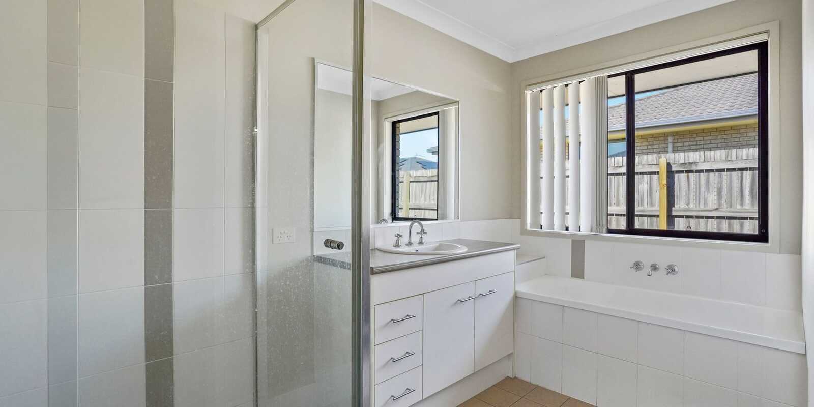 60 Coach Road West Morayfield 60 Coach Road West Morayfield