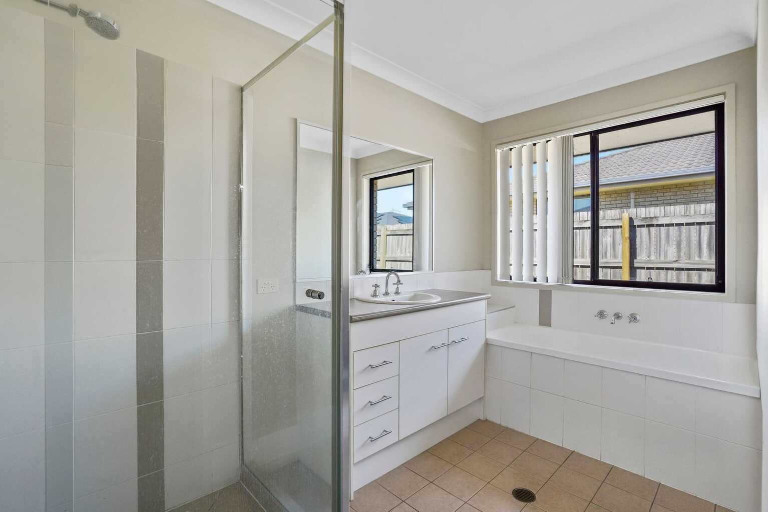 60 Coach Road West Morayfield 60 Coach Road West Morayfield