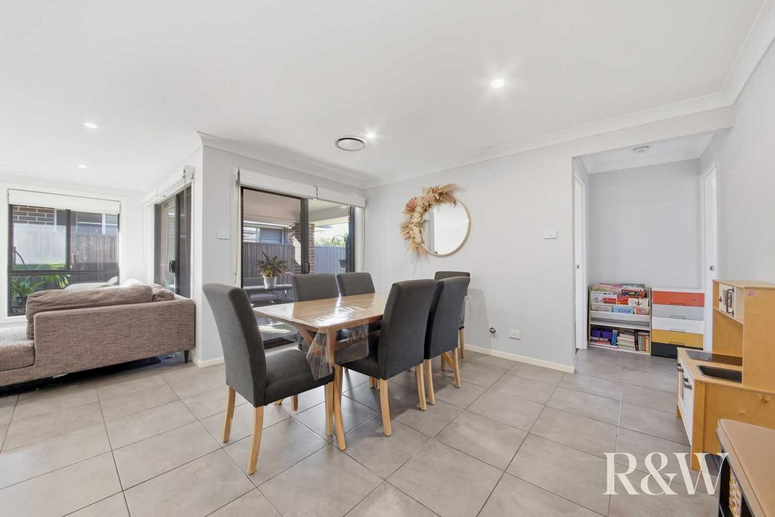 19 Runyon Street Spring Farm