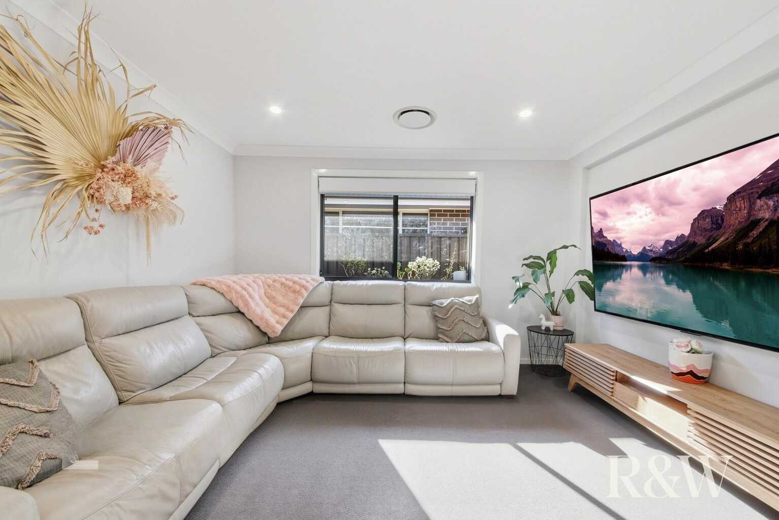 19 Runyon Street Spring Farm