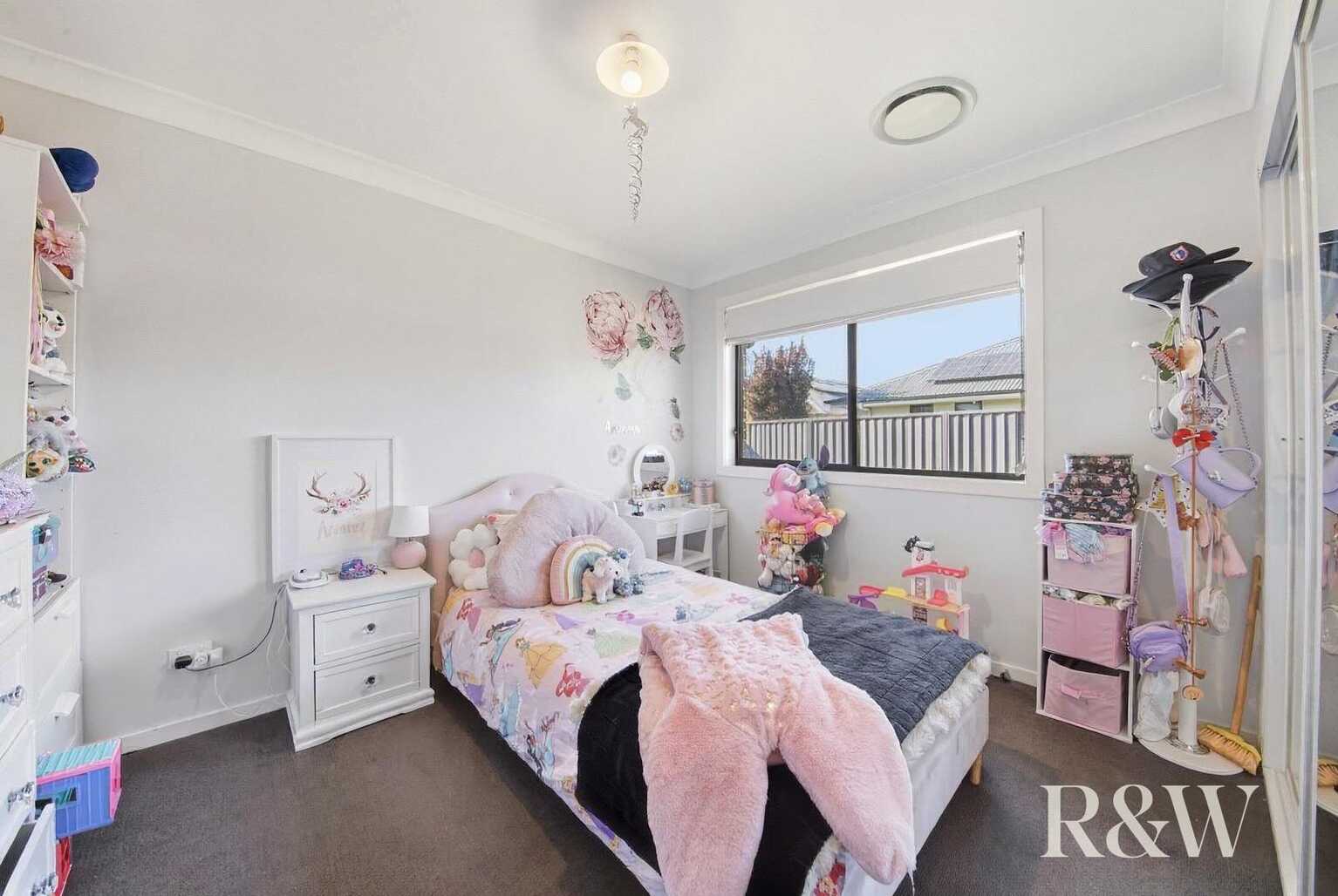 19 Runyon Street Spring Farm
