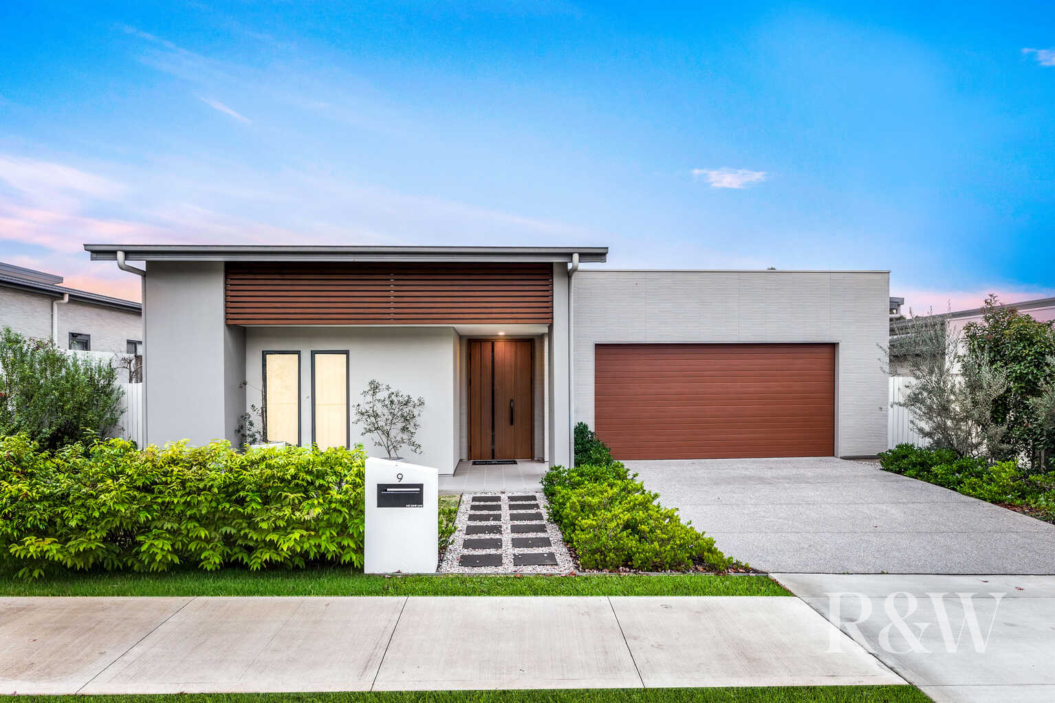 9 Hewitson Court Gledswood Hills 9 Hewitson Court Gledswood Hills