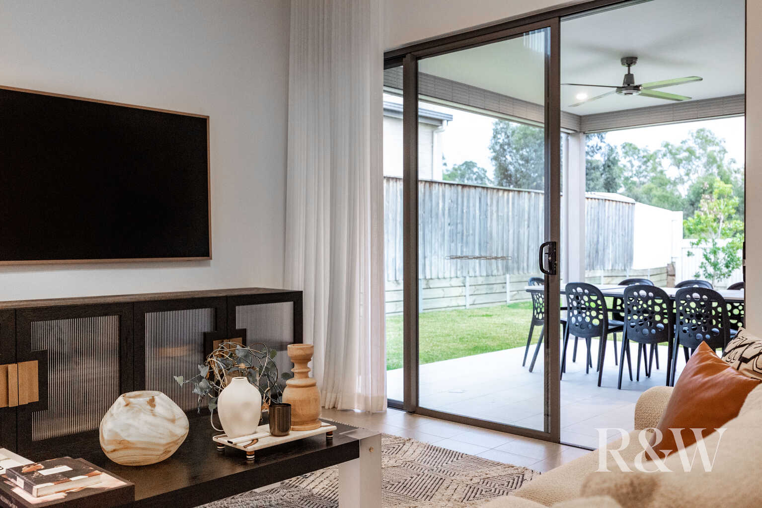 9 Hewitson Court Gledswood Hills 9 Hewitson Court Gledswood Hills