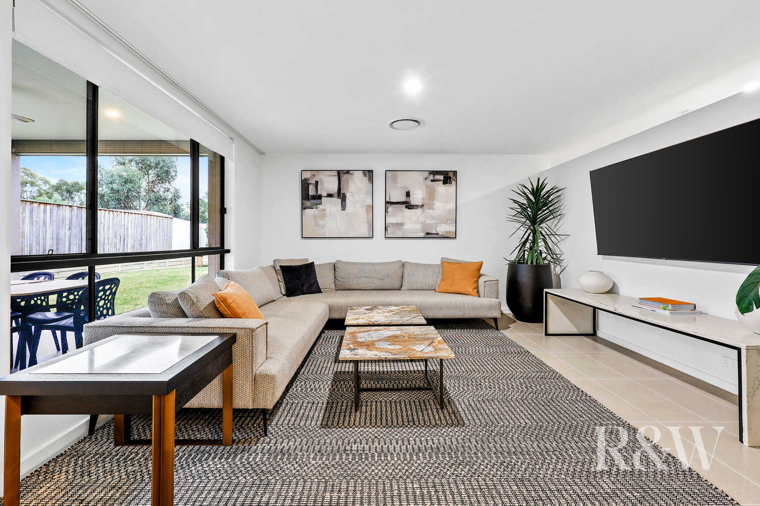 9 Hewitson Court Gledswood Hills 9 Hewitson Court Gledswood Hills