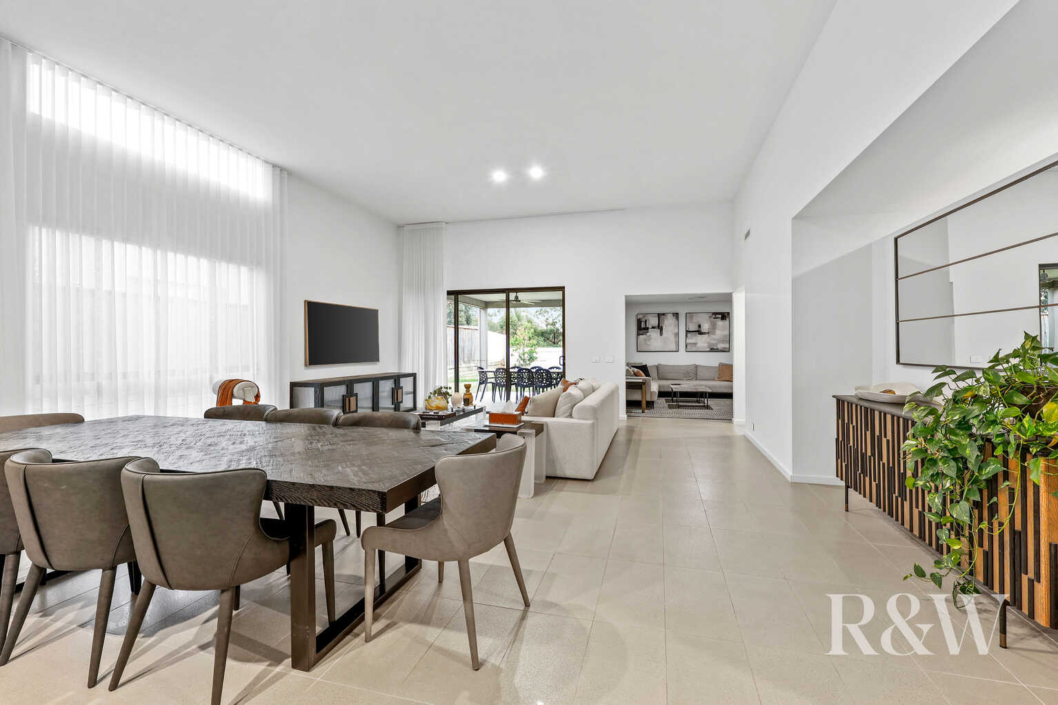 9 Hewitson Court Gledswood Hills 9 Hewitson Court Gledswood Hills
