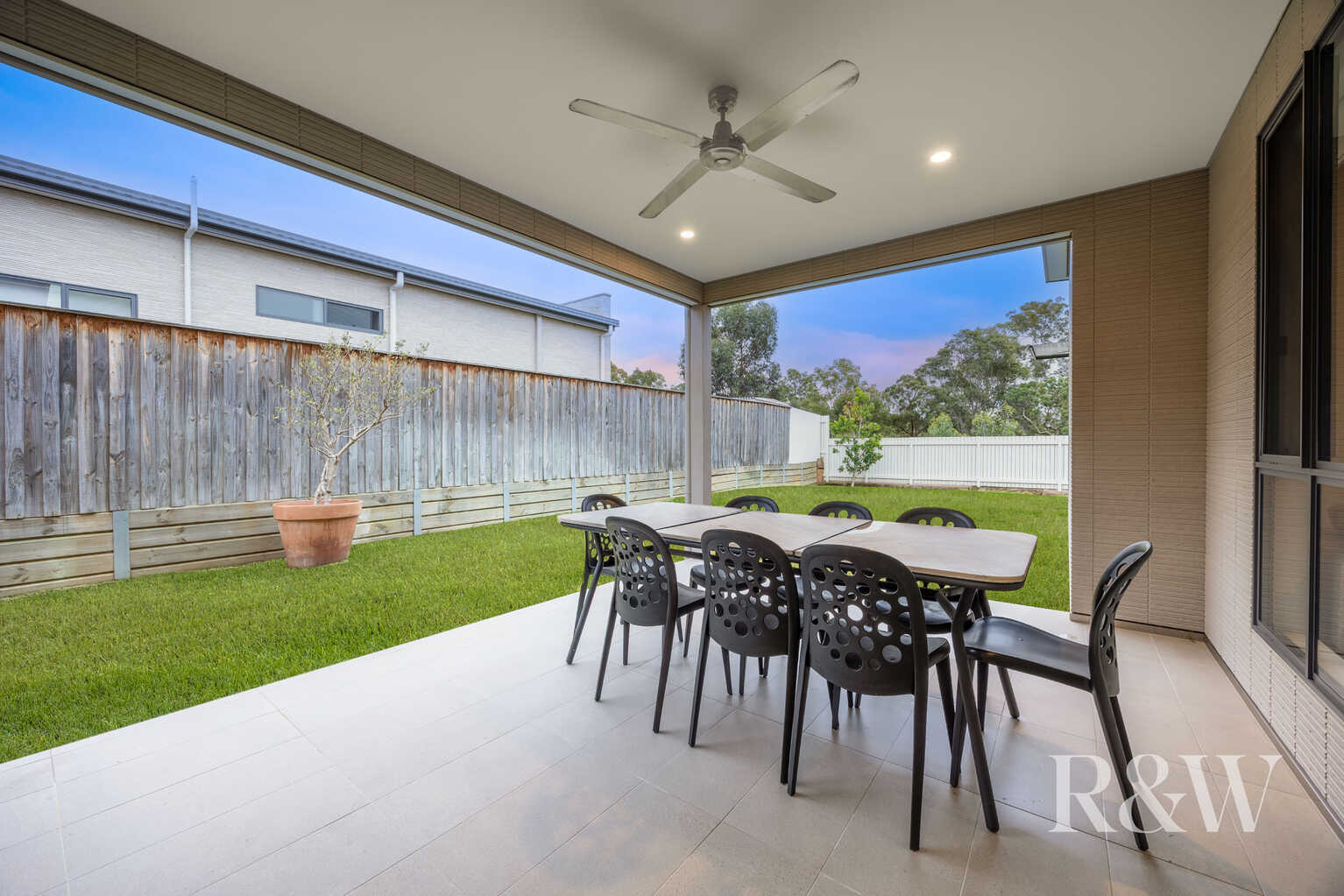 9 Hewitson Court Gledswood Hills 9 Hewitson Court Gledswood Hills