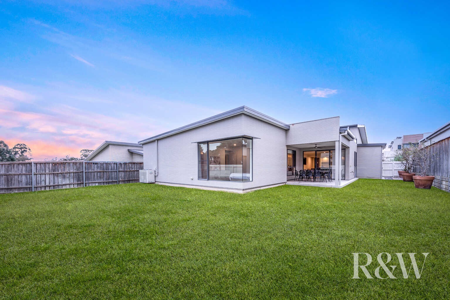 9 Hewitson Court Gledswood Hills 9 Hewitson Court Gledswood Hills