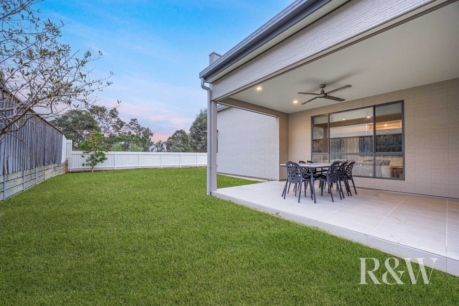 9 Hewitson Court Gledswood Hills 9 Hewitson Court Gledswood Hills