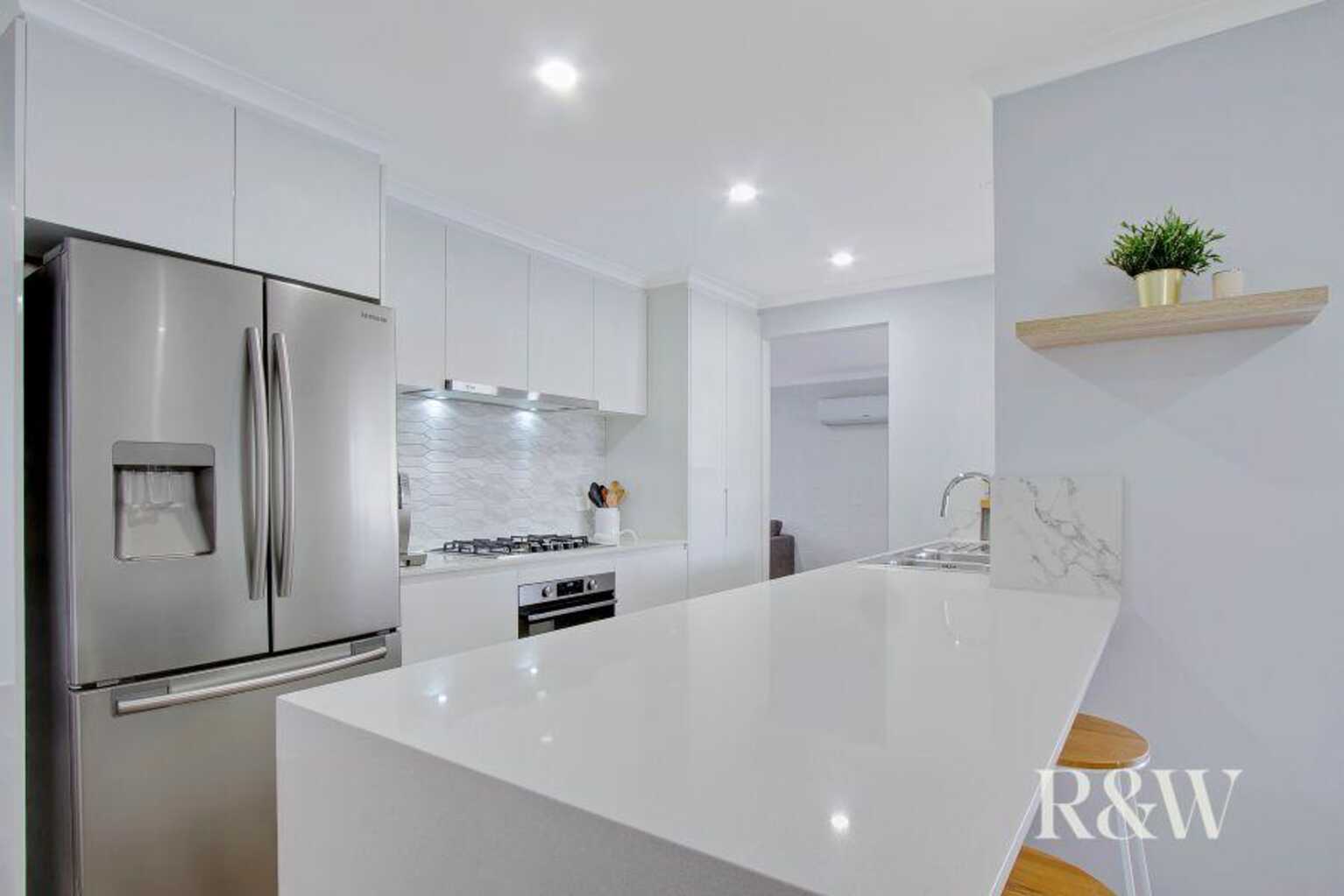 4 Como Close St Clair
