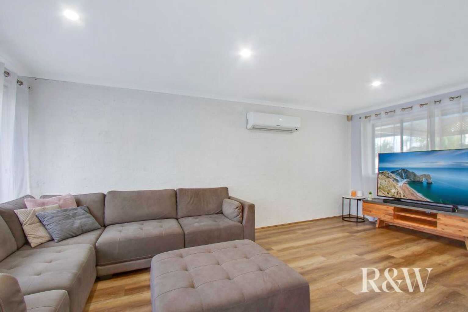 4 Como Close St Clair