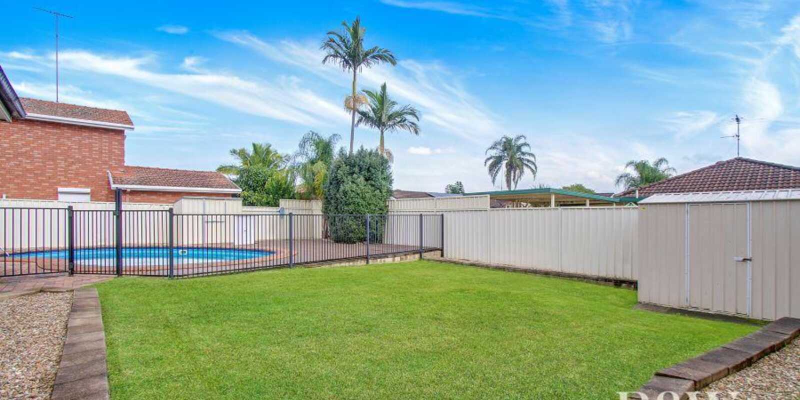 4 Como Close St Clair