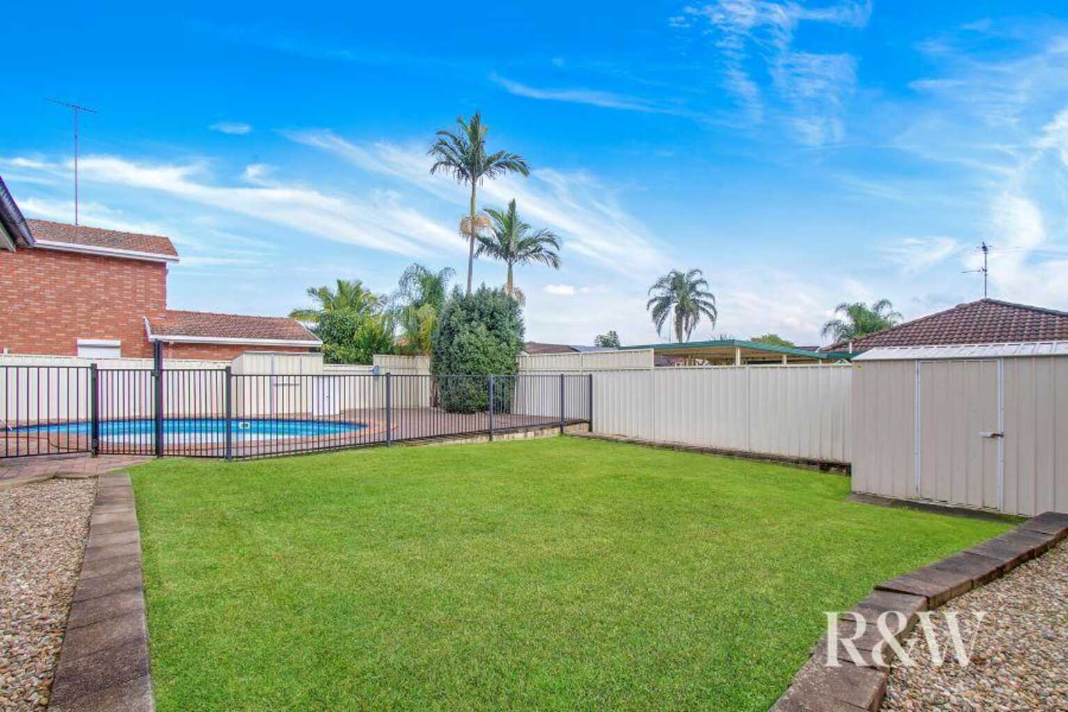 4 Como Close St Clair