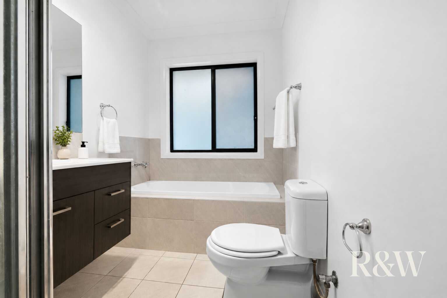 9 Arkley Avenue Claymore 9 Arkley Avenue Claymore