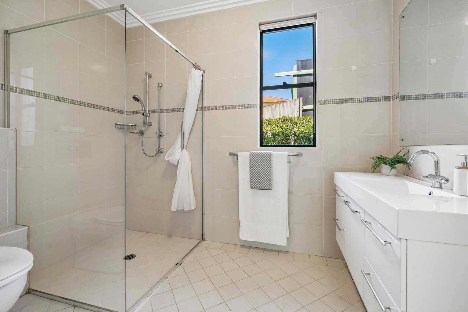 3/50 Eastern Valley Way Northbridge