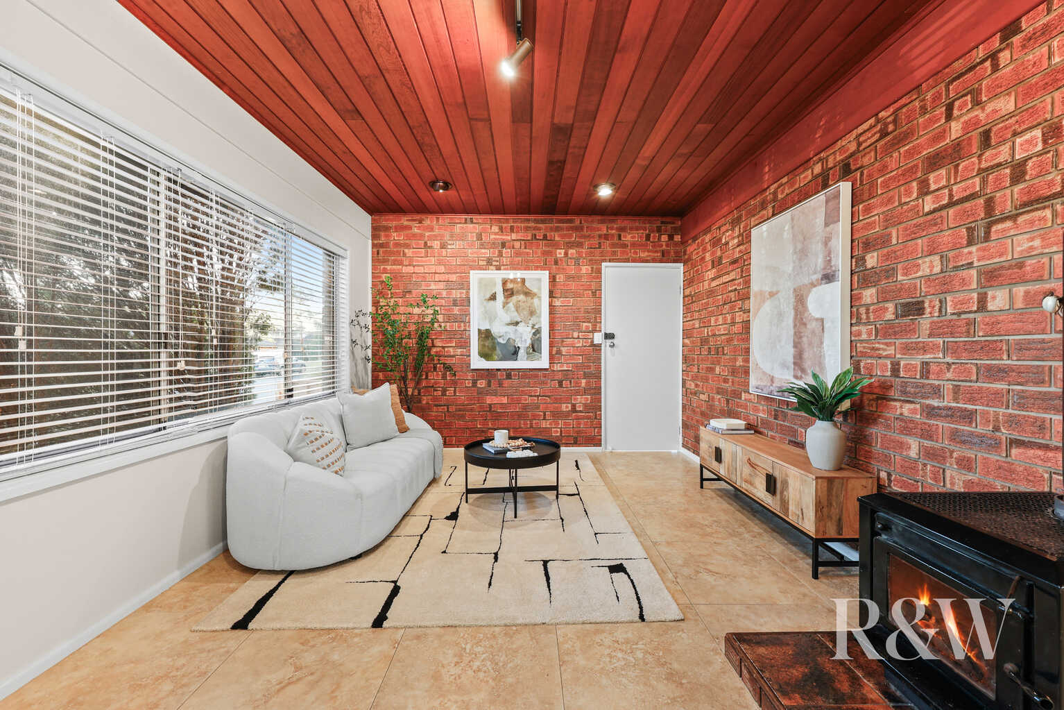 24 AKUNA AVENUE Bradbury 24 AKUNA AVENUE Bradbury