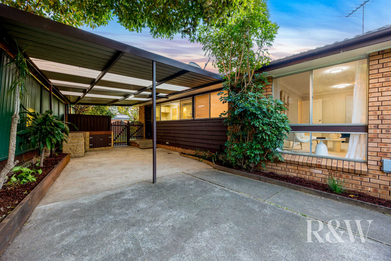 24 AKUNA AVENUE Bradbury 24 AKUNA AVENUE Bradbury