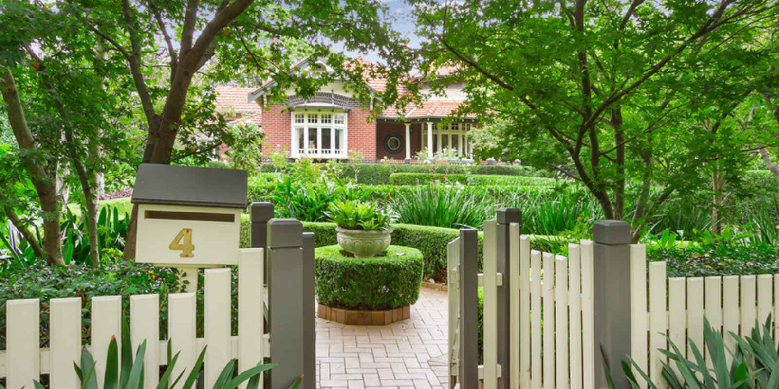 4 APPIAN WAY Burwood