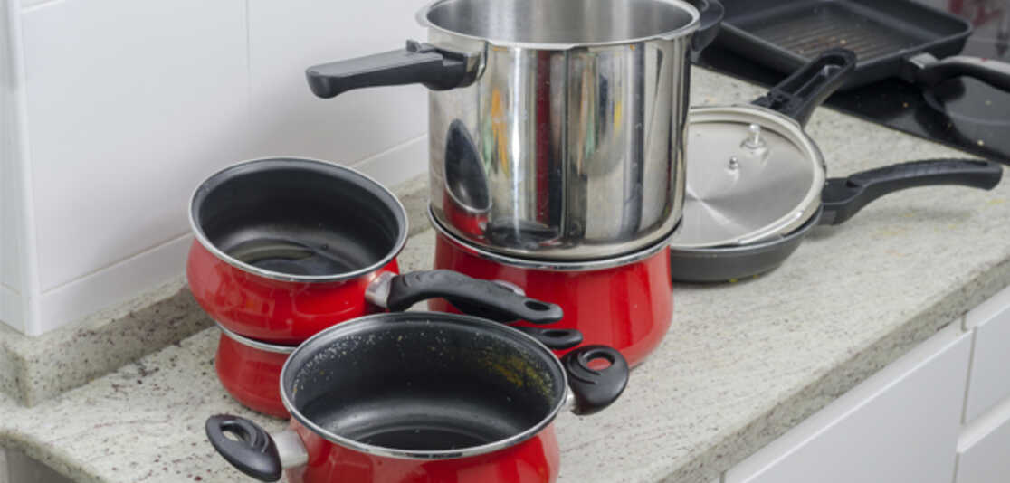 DEEP CLEAN STAINED COOKWARE DEEP CLEAN STAINED COOKWARE