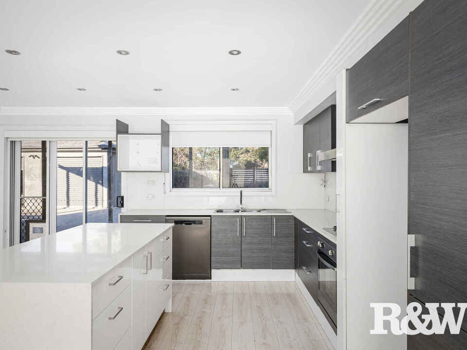 24 Madison Circuit St Clair