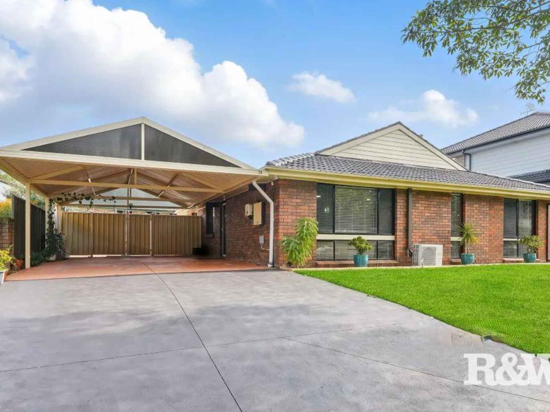 15 Huntingdon Parade Cambridge Gardens