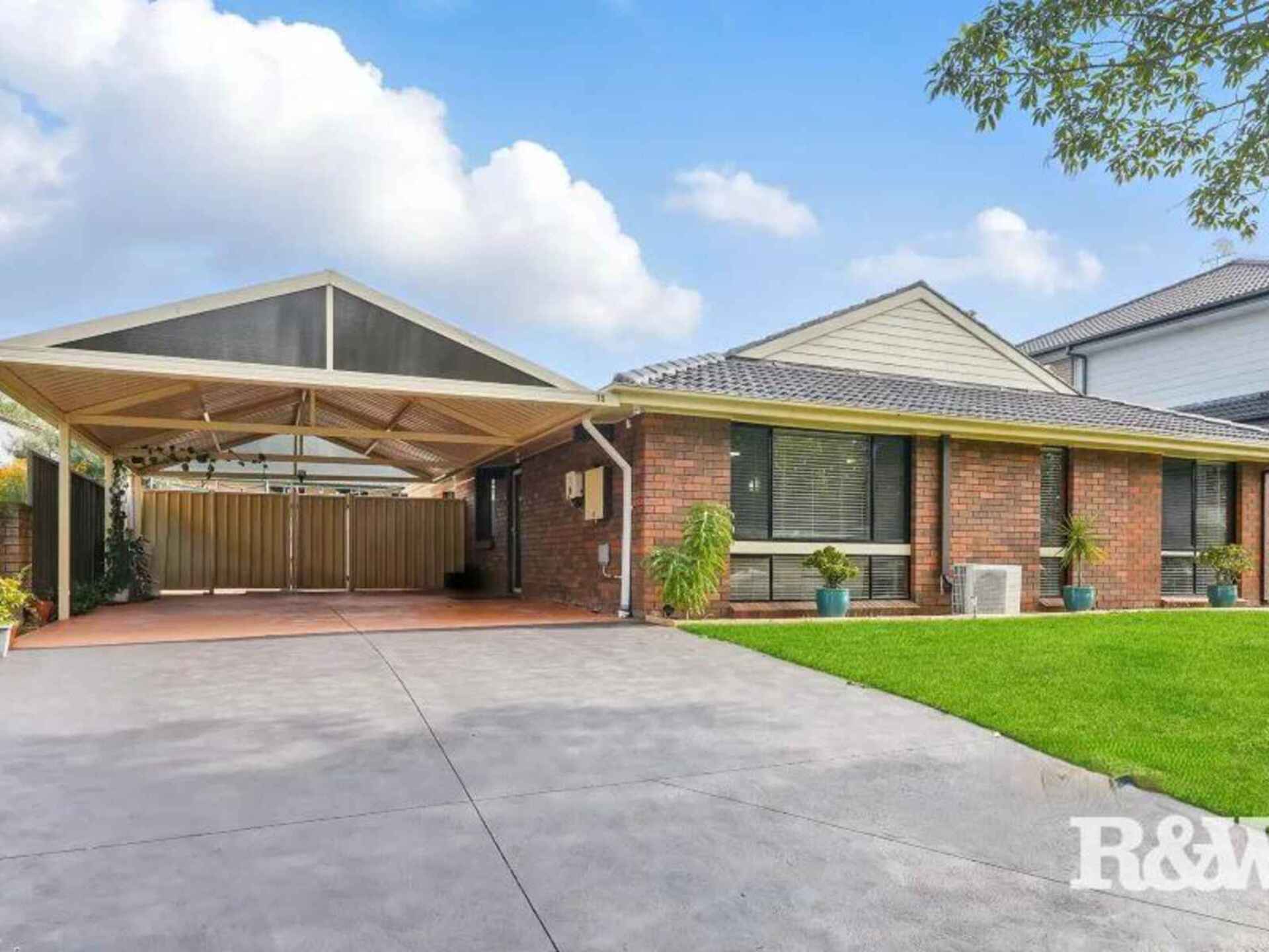 15 Huntingdon Parade Cambridge Gardens