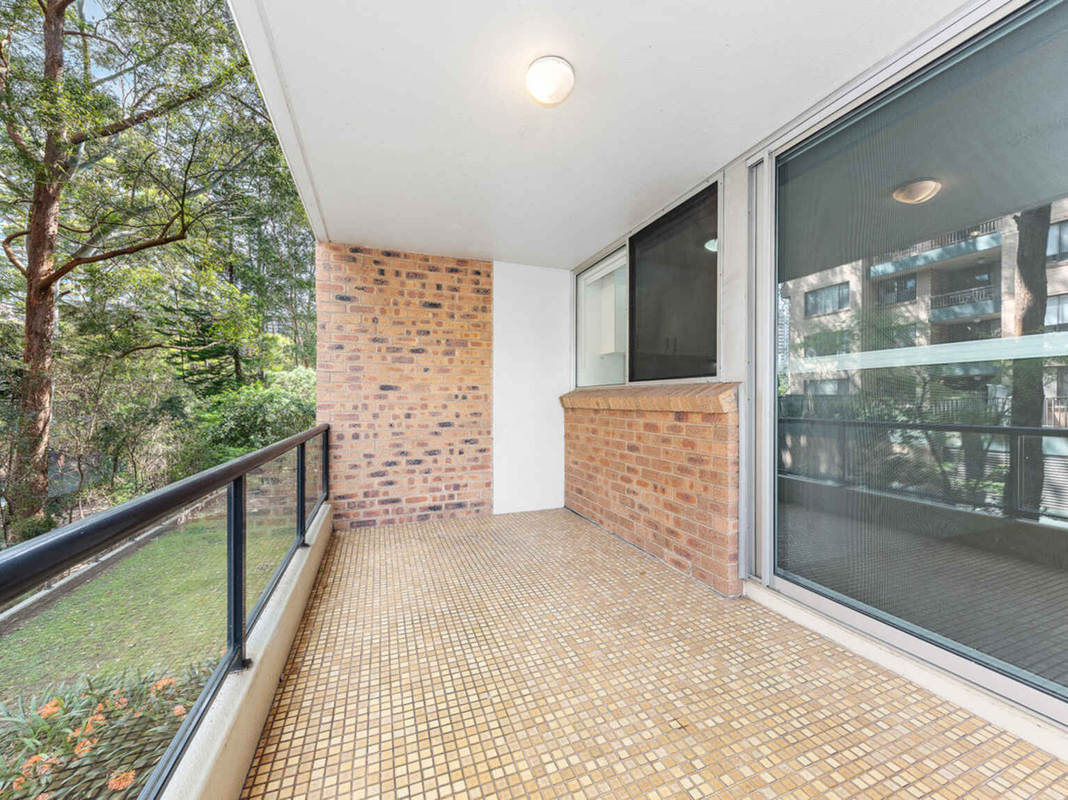 16/2 Parkside Lane Chatswood