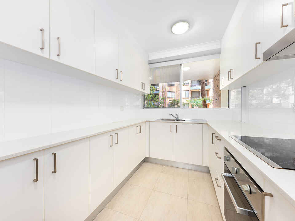 16/2 Parkside Lane Chatswood