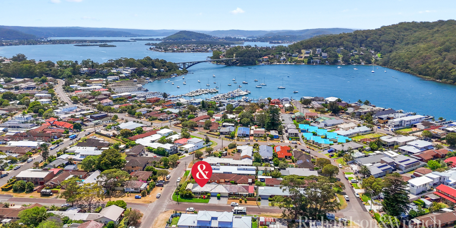 8 Telopea Street Booker Bay 8 Telopea Street Booker Bay