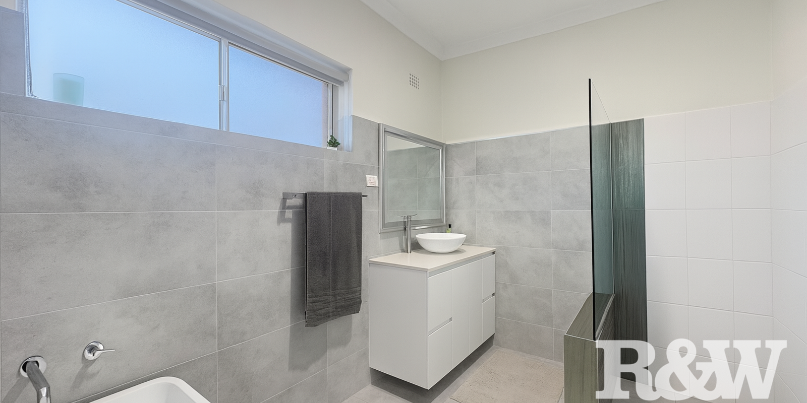 15 Hillcrest Avenue Moorebank 15 Hillcrest Avenue Moorebank