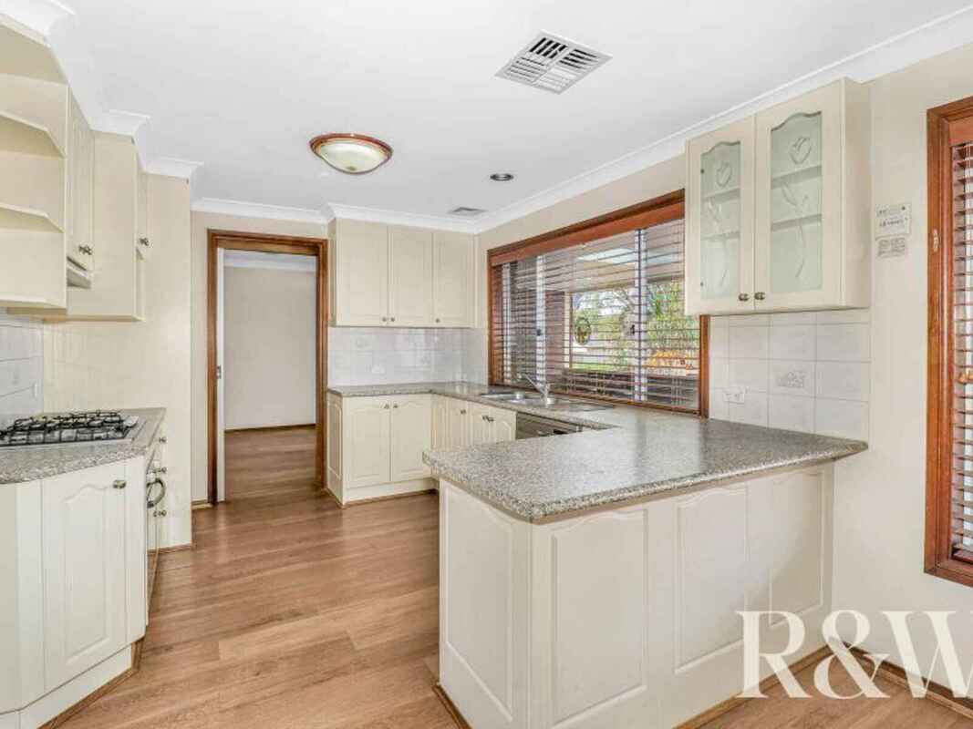 24 Lockheed Circuit St Clair