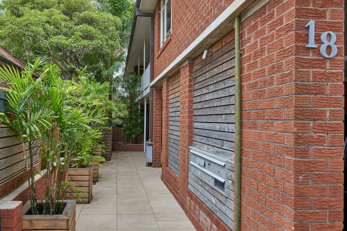 2/18 Upper Avenue Road Mosman