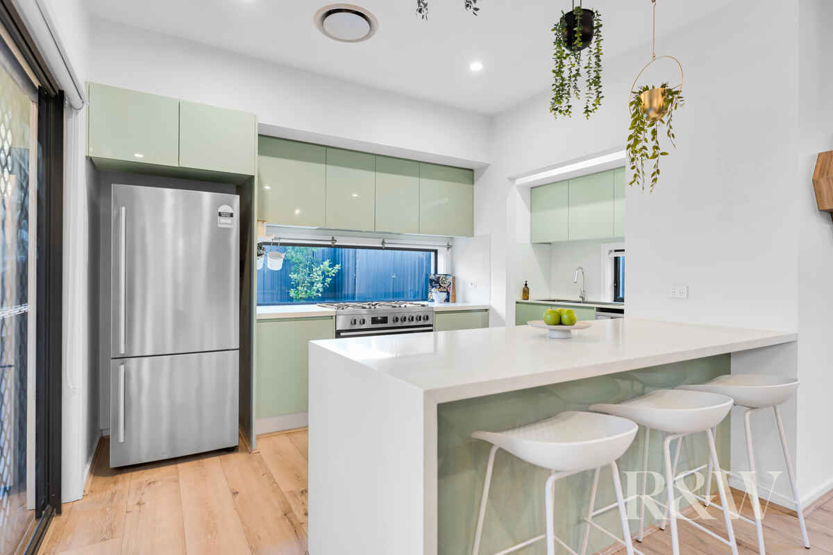 33 LETHBRIDGE ROAD Austral