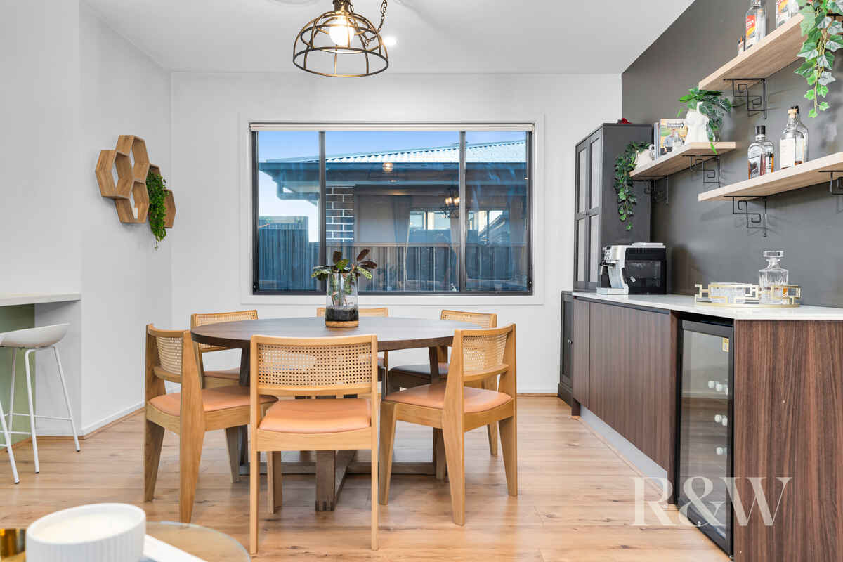 33 LETHBRIDGE ROAD Austral