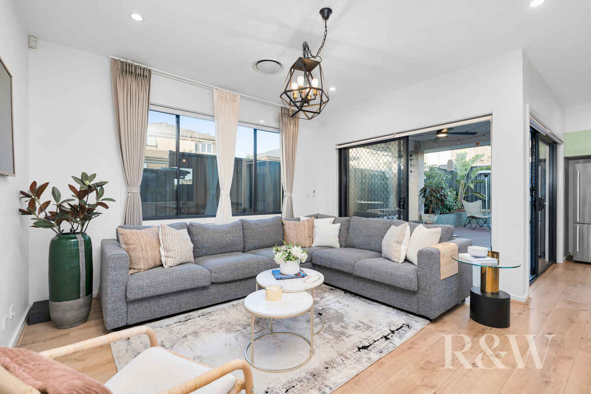 33 LETHBRIDGE ROAD Austral