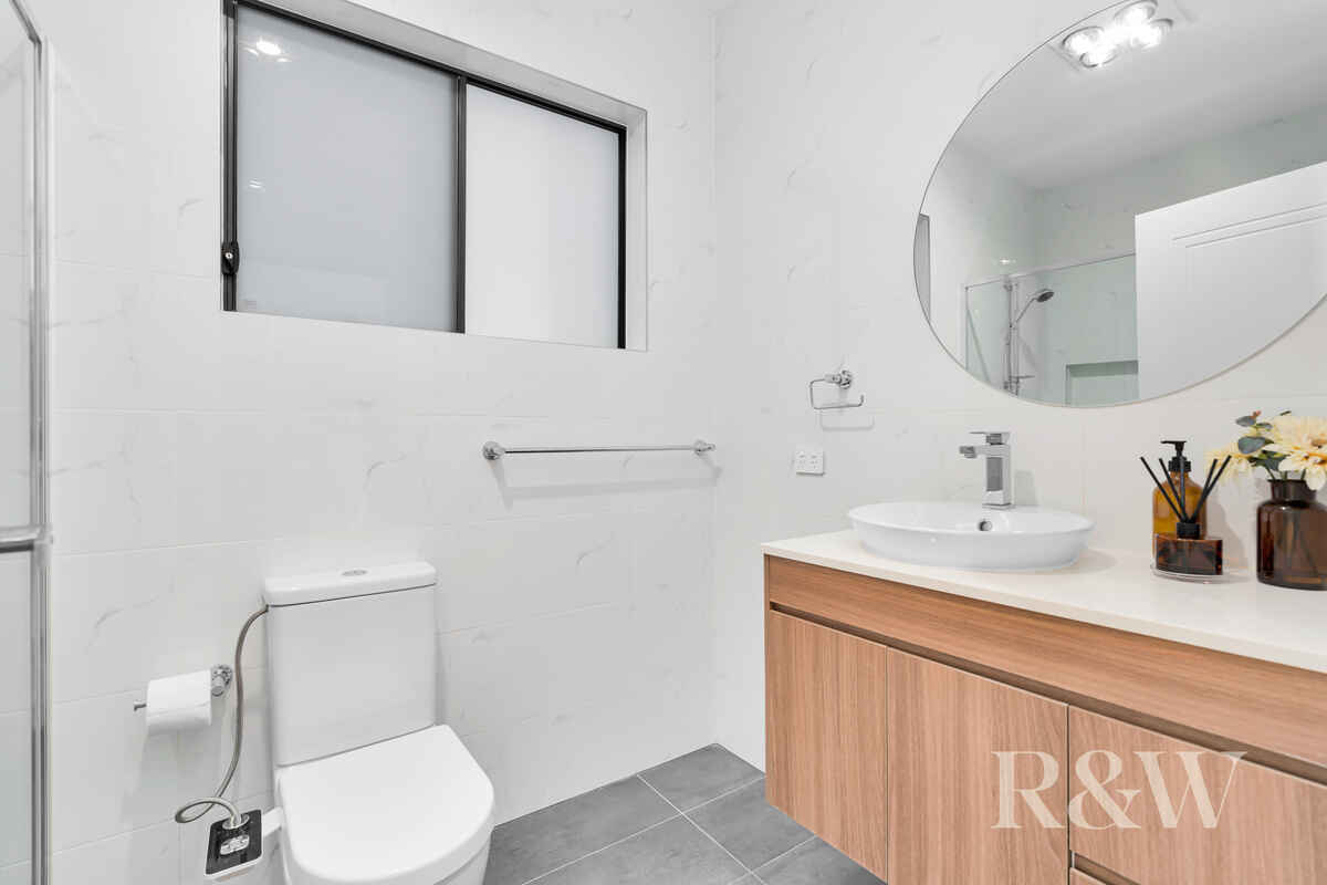 33 LETHBRIDGE ROAD Austral