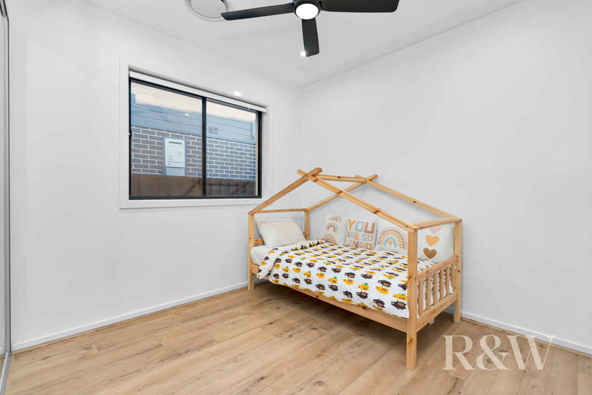 33 LETHBRIDGE ROAD Austral