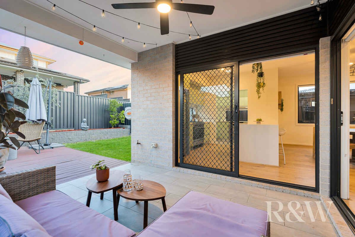 33 LETHBRIDGE ROAD Austral