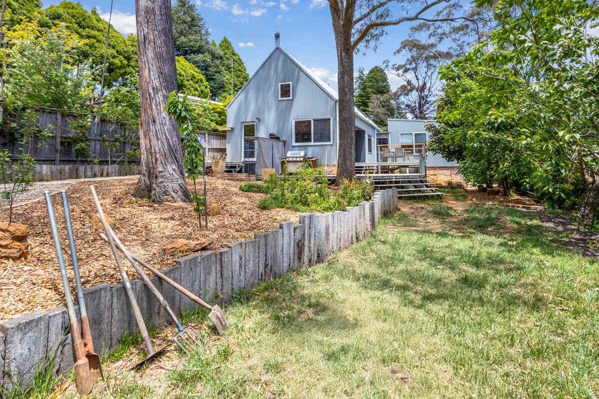 24 Cleopatra Street Blackheath 24 Cleopatra Street Blackheath