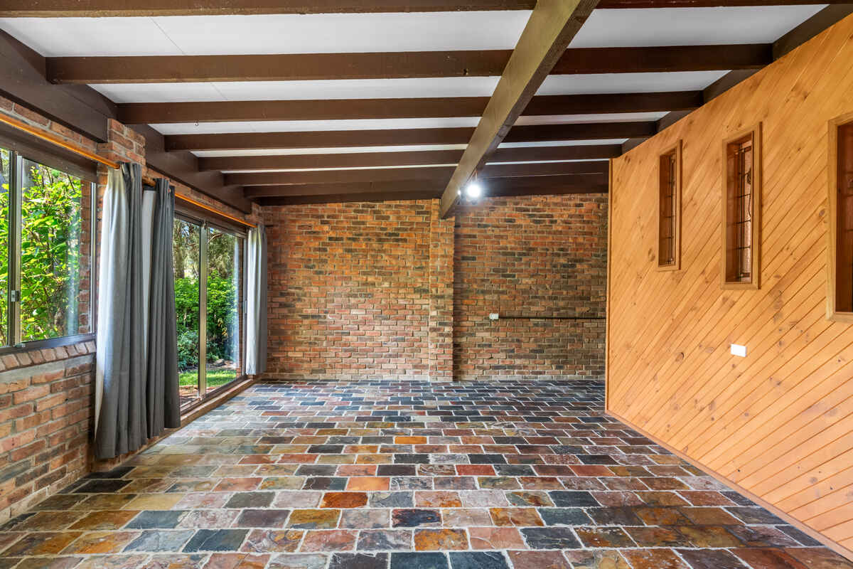 284 Tuggerawong Road Tuggerawong 284 Tuggerawong Road Tuggerawong