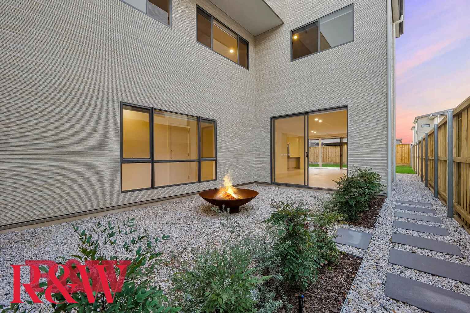 16 Mckinnon Circuit Gledswood Hills