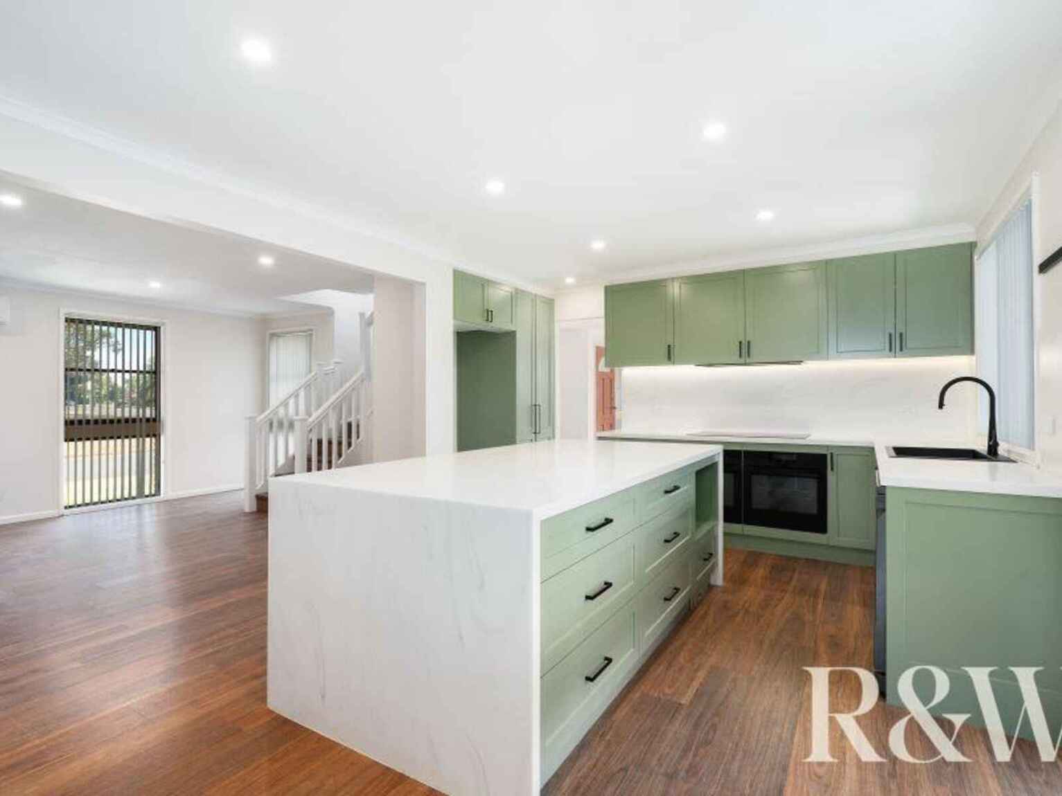 15 Daniel Parade St Clair