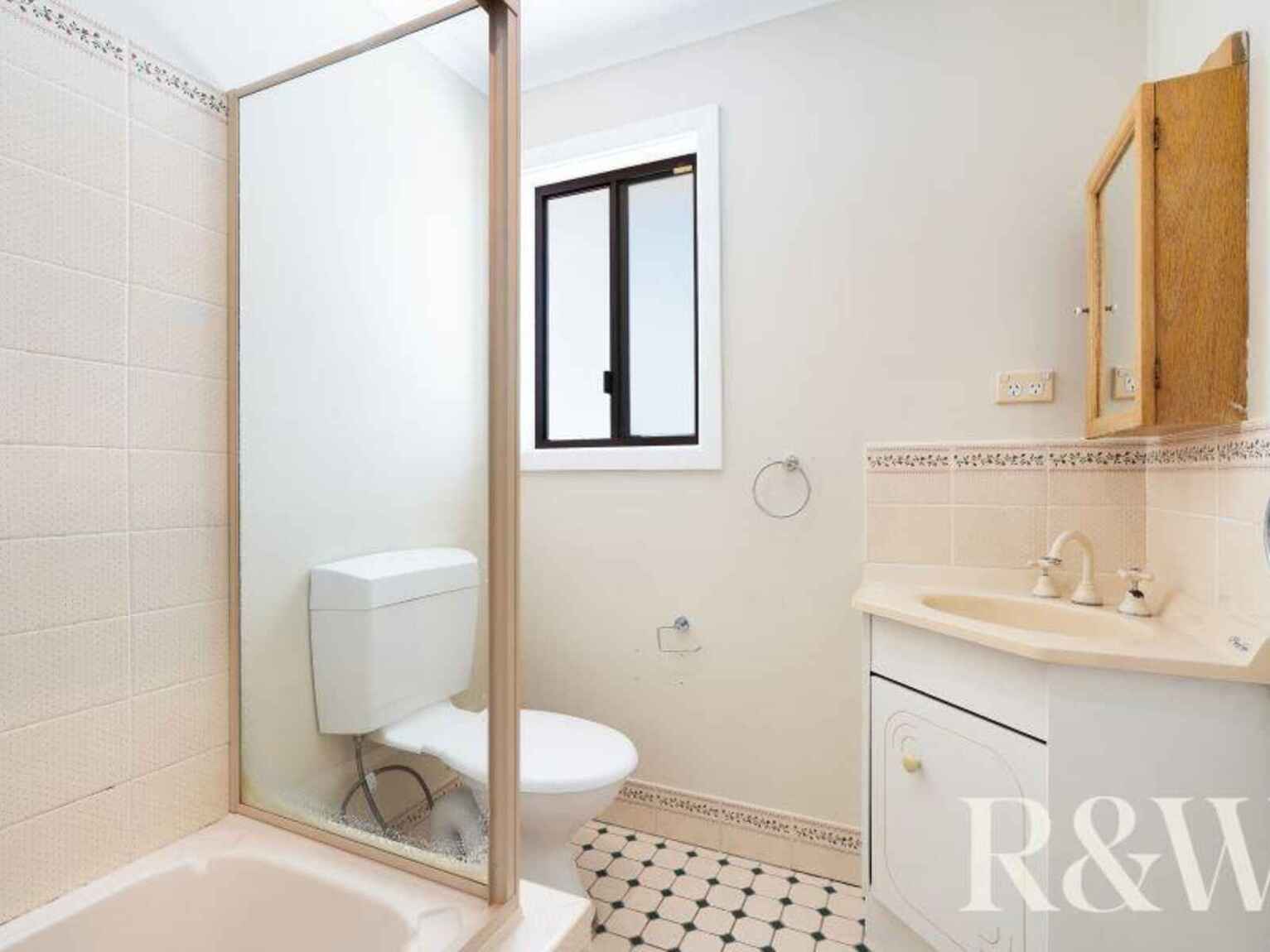 15 Daniel Parade St Clair