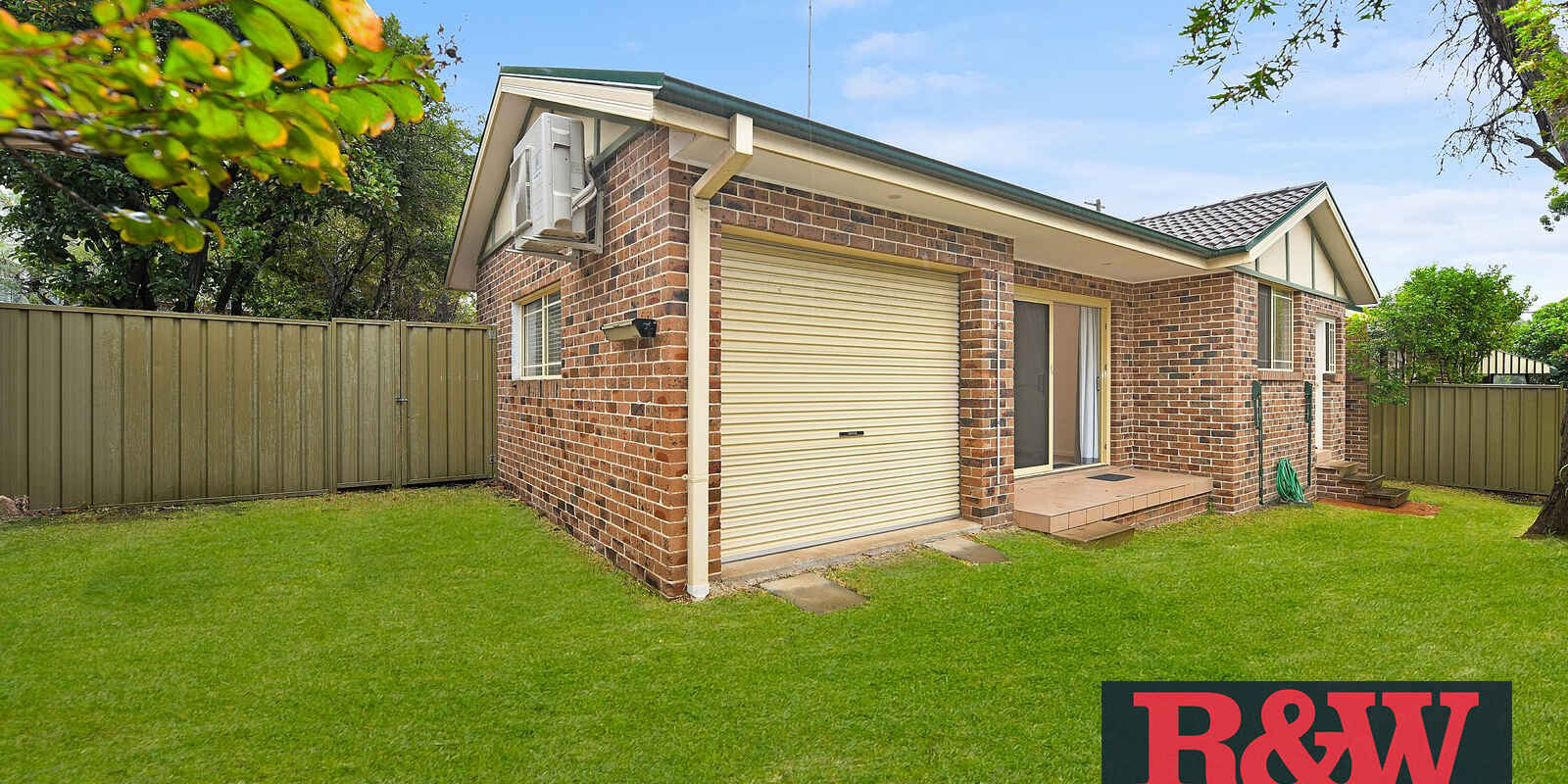 2/17 Gungah Bay Road Oatley