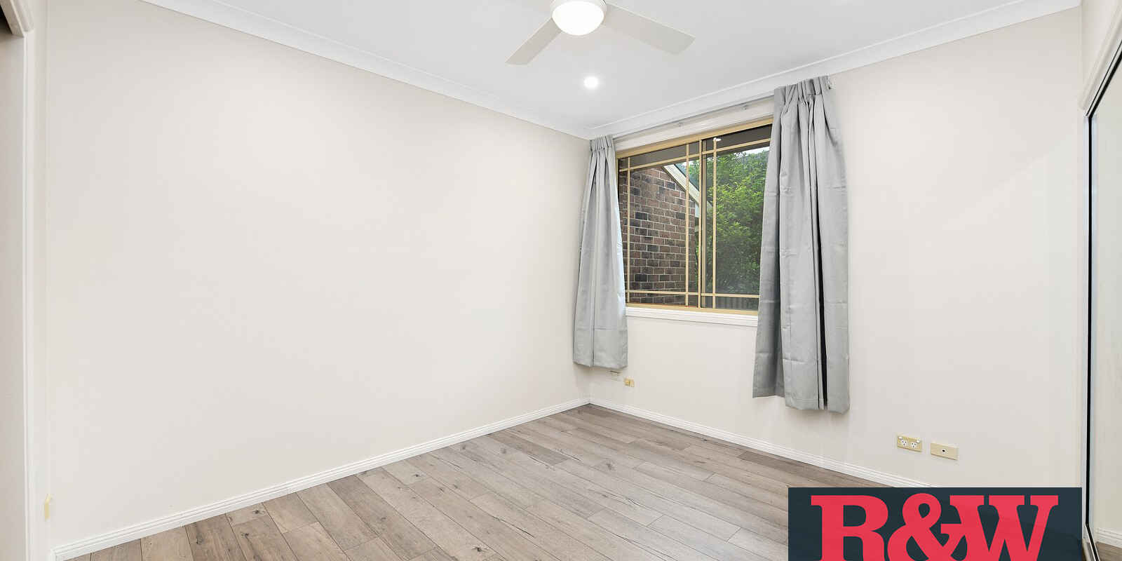 2/17 Gungah Bay Road Oatley