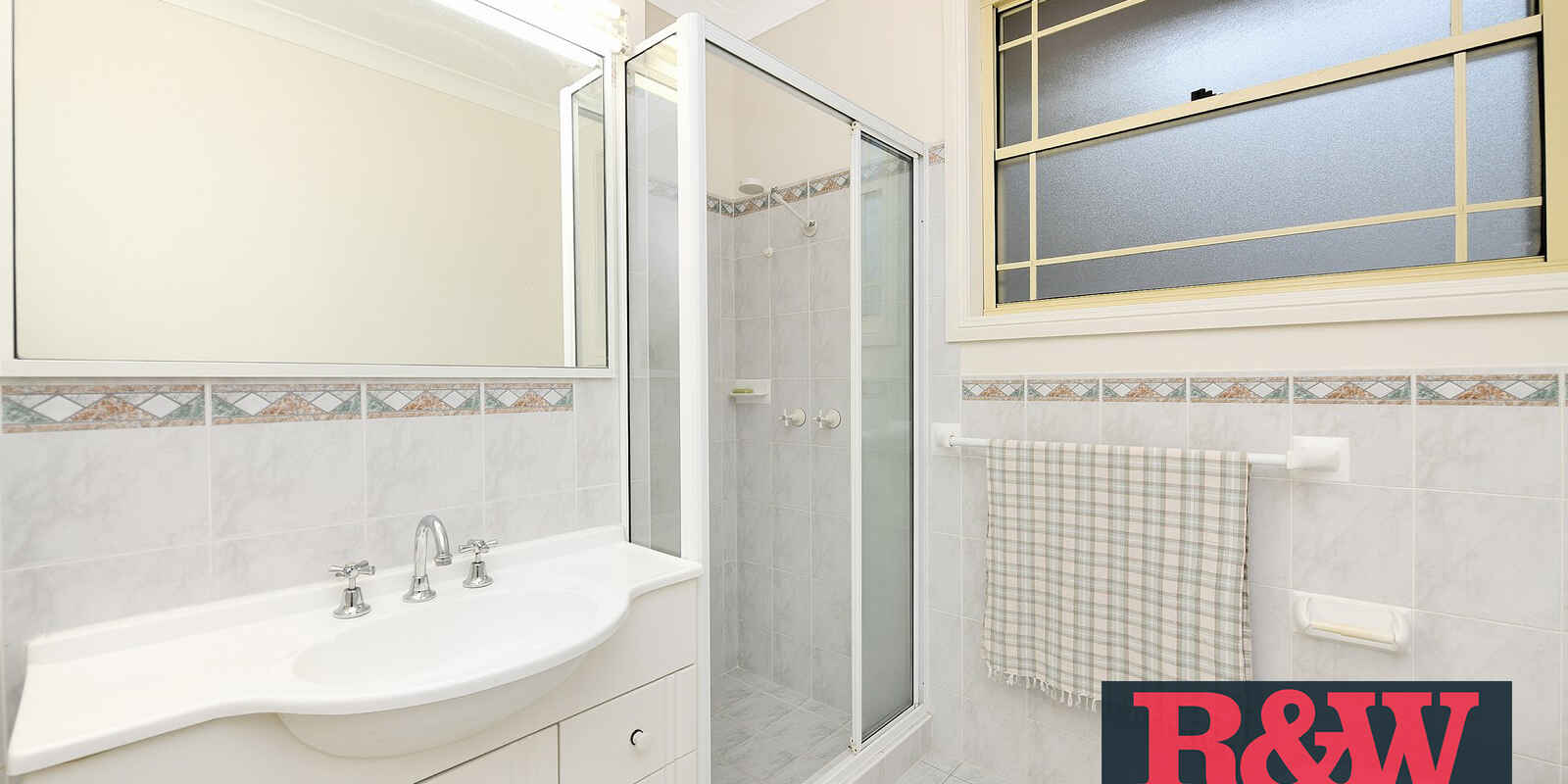 2/17 Gungah Bay Road Oatley