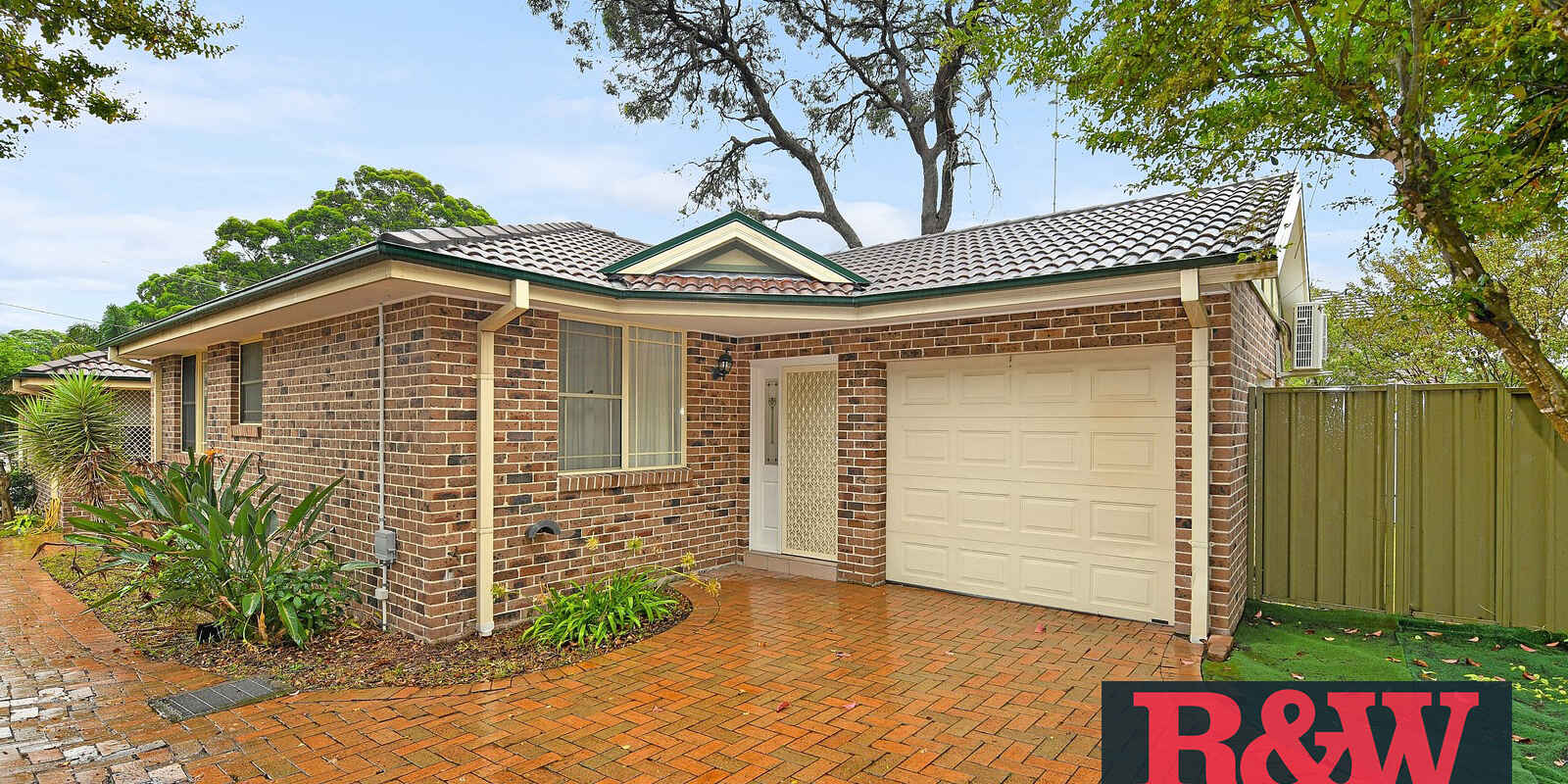 2/17 Gungah Bay Road Oatley