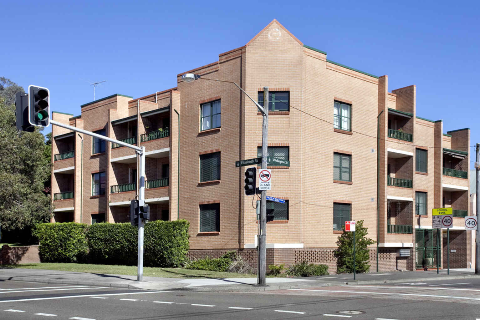 4/64 Wellington Street Waterloo