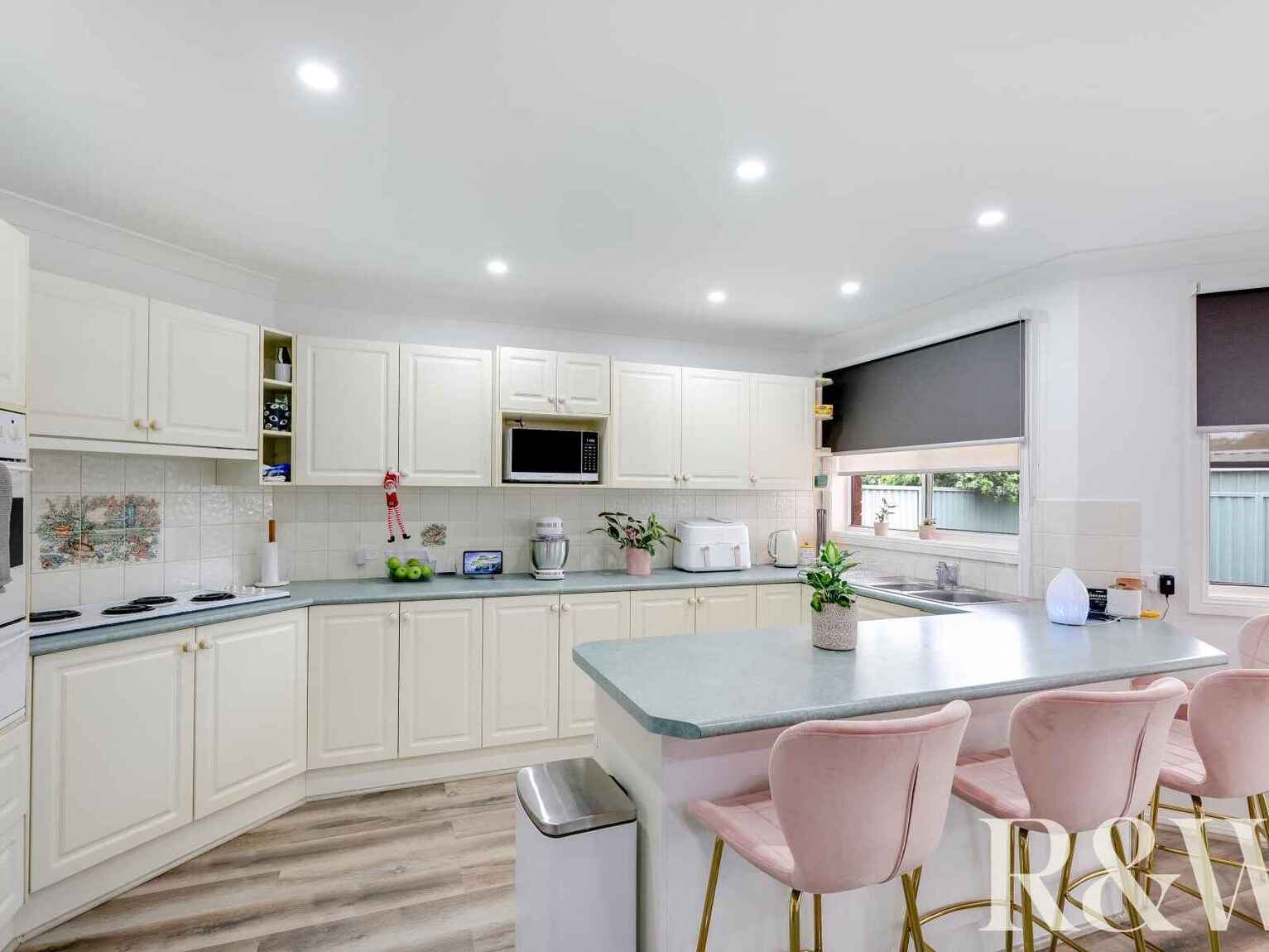 1 & 1A Chrisalex Place St Clair