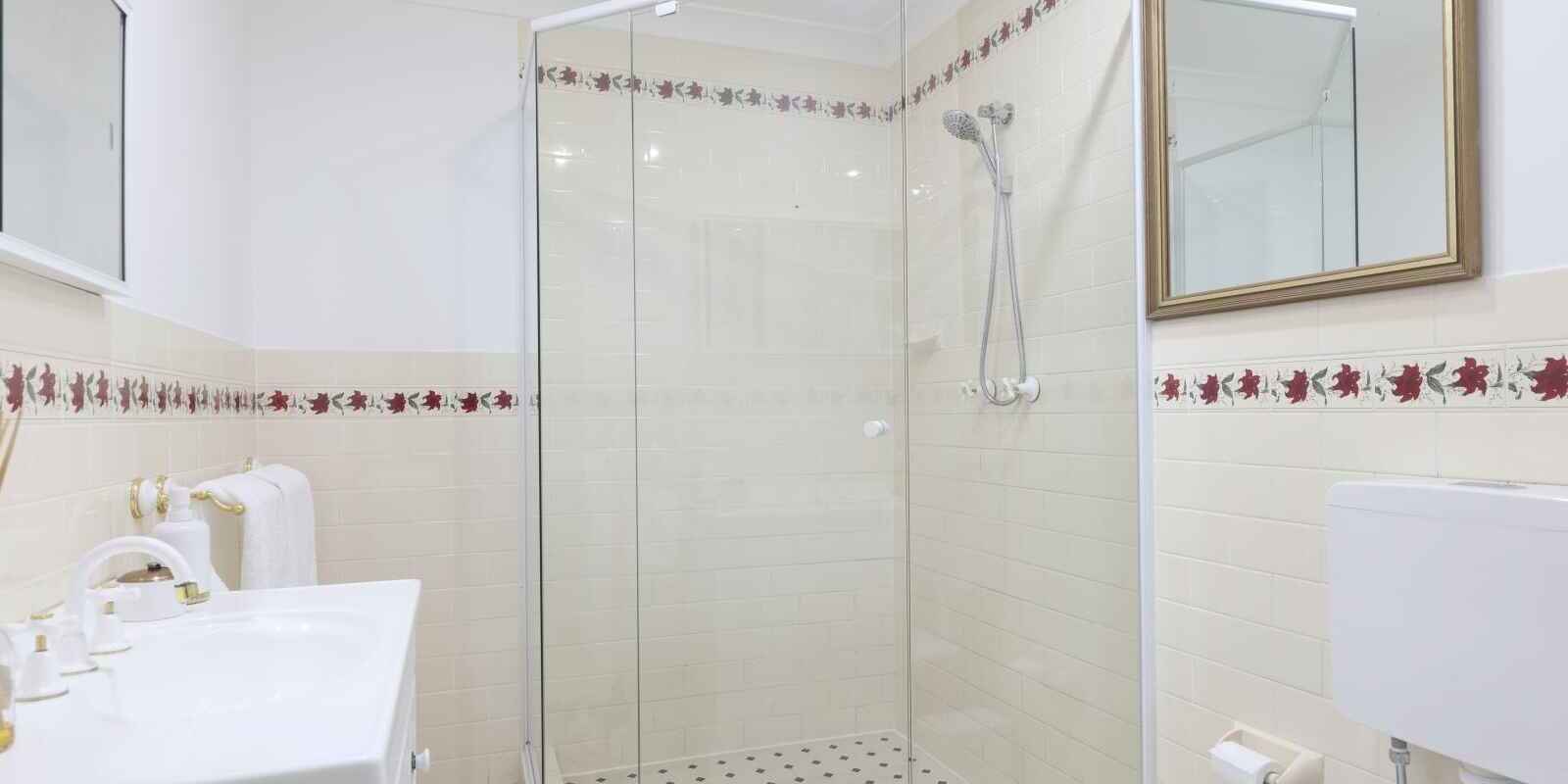 1 & 1A Chrisalex Place St Clair